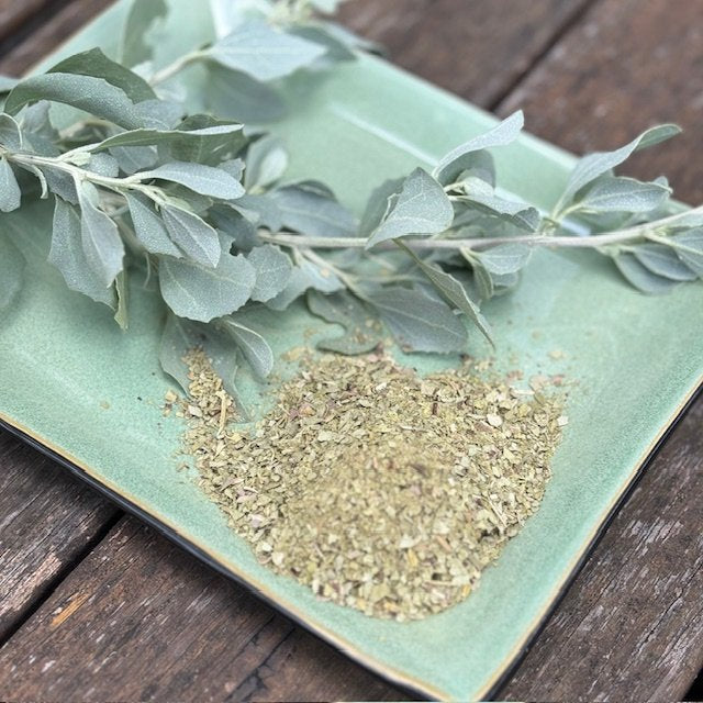 Terrablendz How to use Saltbush seasonming, dried saltbush and saltbush leaves on a plate.